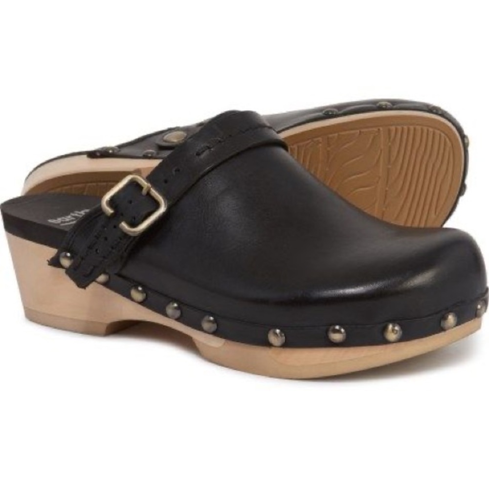 NWOT Earth Pine Tiku Clogs